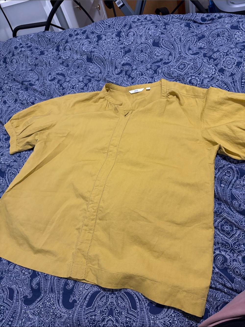 Uniqlo Ladies Short-Sleeve Shirt in Mustard